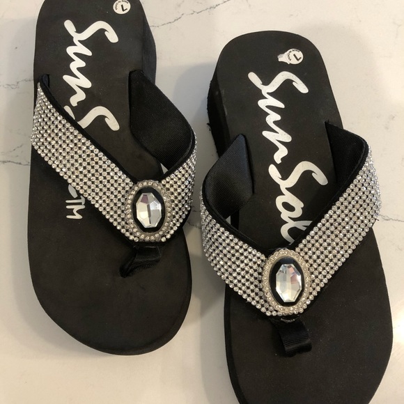 Sandals! NEW! Sun Sole - Picture 1 of 4